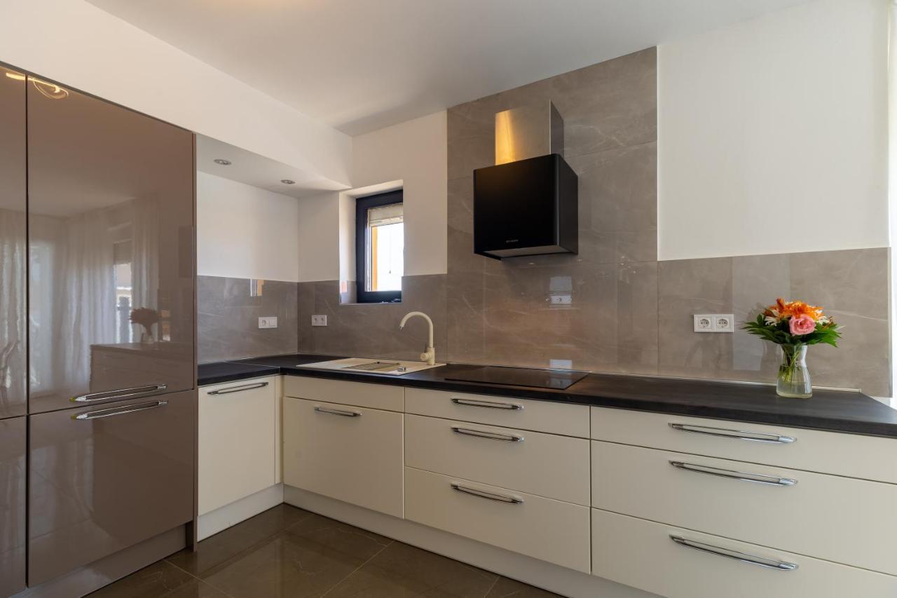 Villa Family And Friends Private Heated Pool With Jacuzzi Zadar Eksteriør bilde