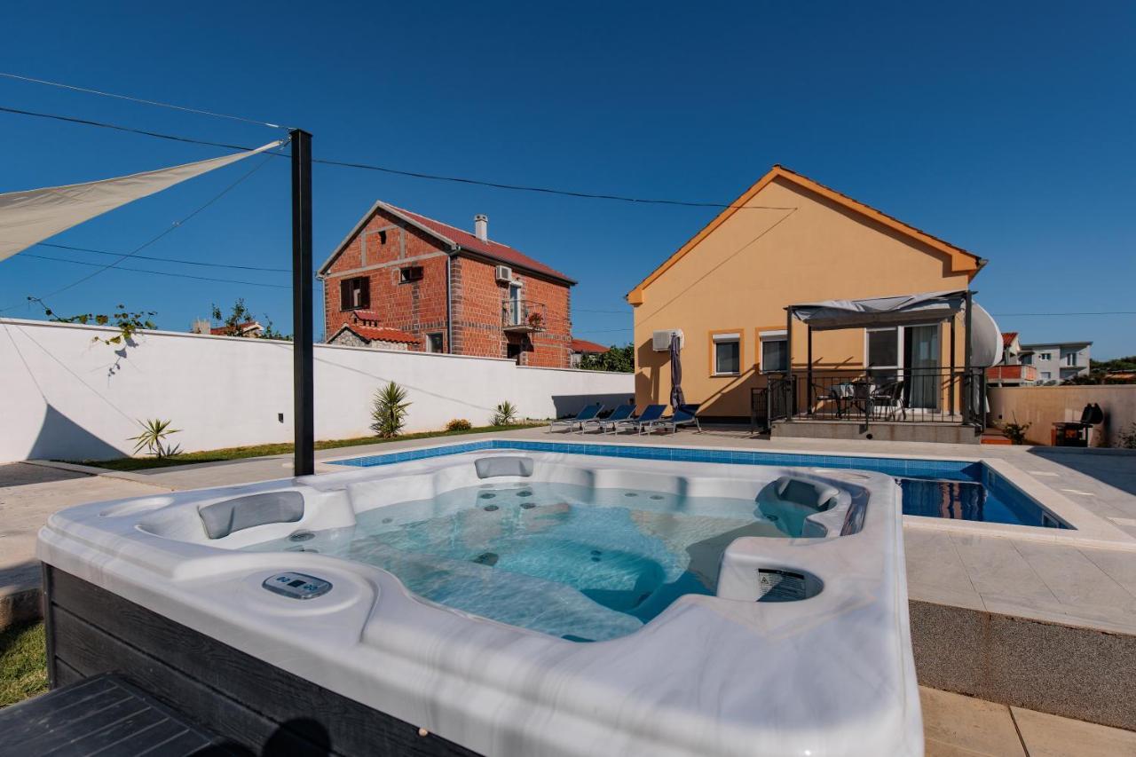 Villa Family And Friends Private Heated Pool With Jacuzzi Zadar Eksteriør bilde